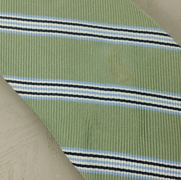 Jos. A Banks 100% Silk Tie - Picture 2 of 3